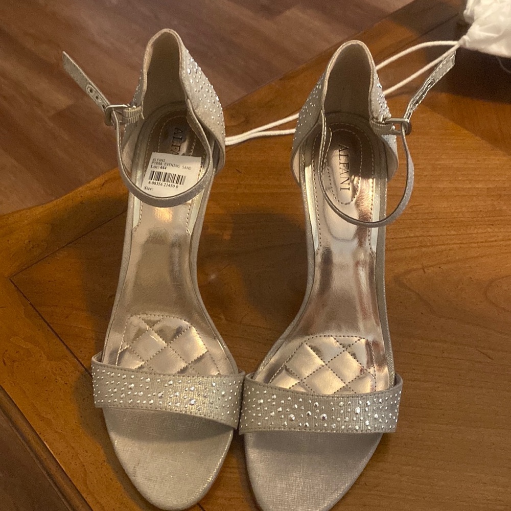 NWT ALFANI evening sandal